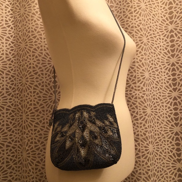 Vintage Sophistique Silver Beaded Crossbody Purse - Picture 4 of 10